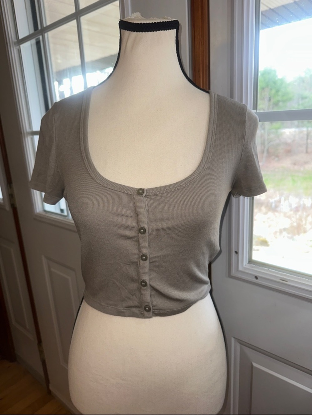 Sunday Best Grey Button-Front Ribbed Crop Top